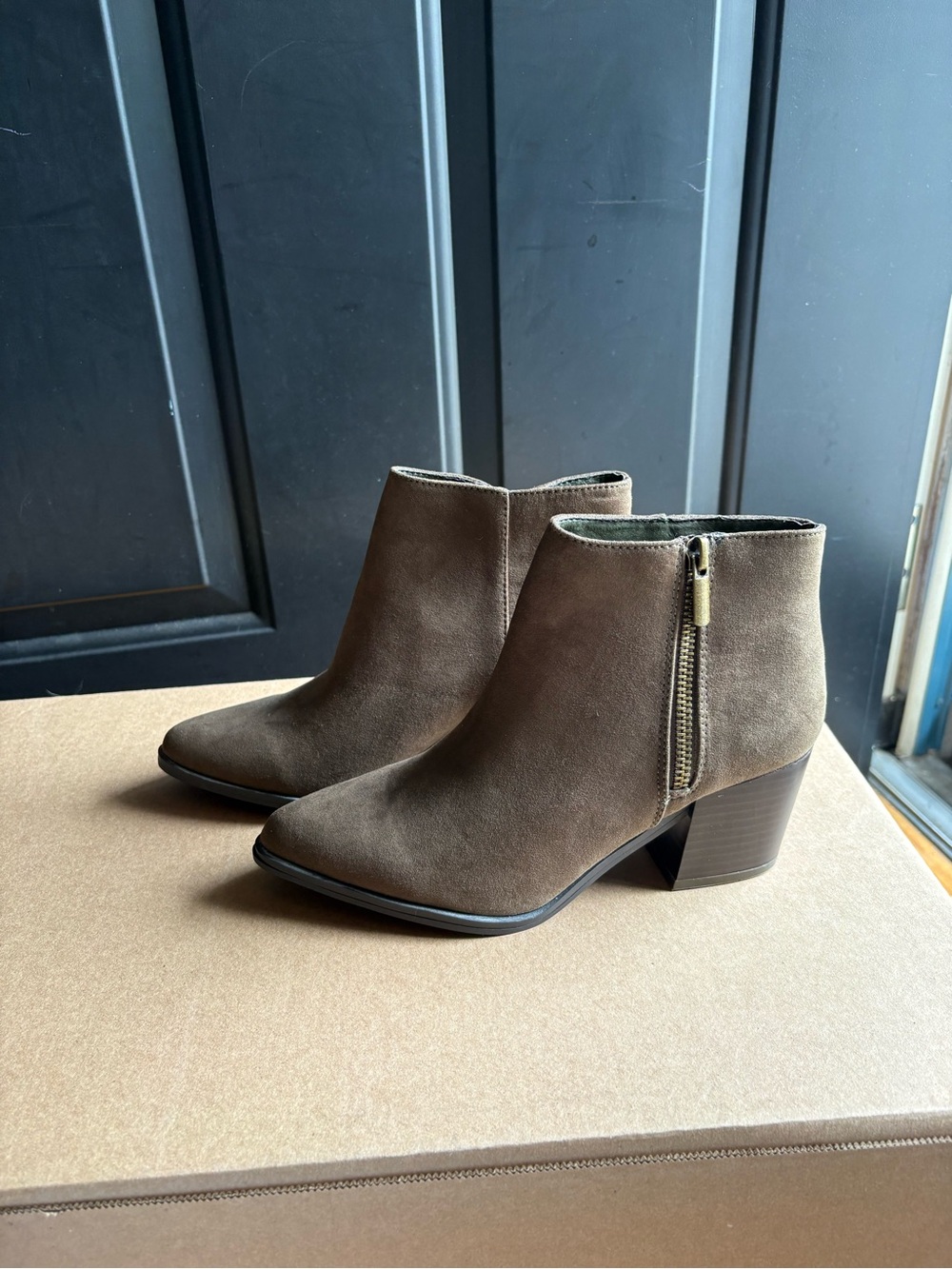 Shoe Dazzle Brown Suede Women’s Ankle Booties with Side Zip